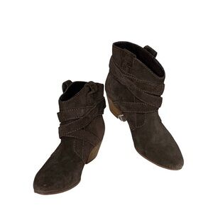 Nine West Lairah‎ chocolate brown Suede Pull On Ankle Booties. Size 8.5